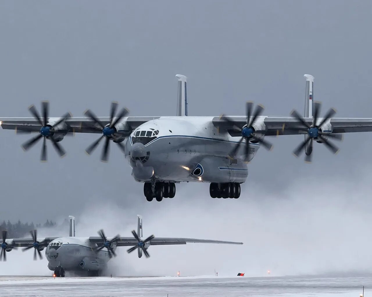 Самолёт Антей АН-22. АН-22 Антей ВВС России. Тяжёлый военно-транспортный самолёт АН-22 («Антей»). Военно-транспортный самолëт АН-22 Антей. Военно транспортная авиация рф