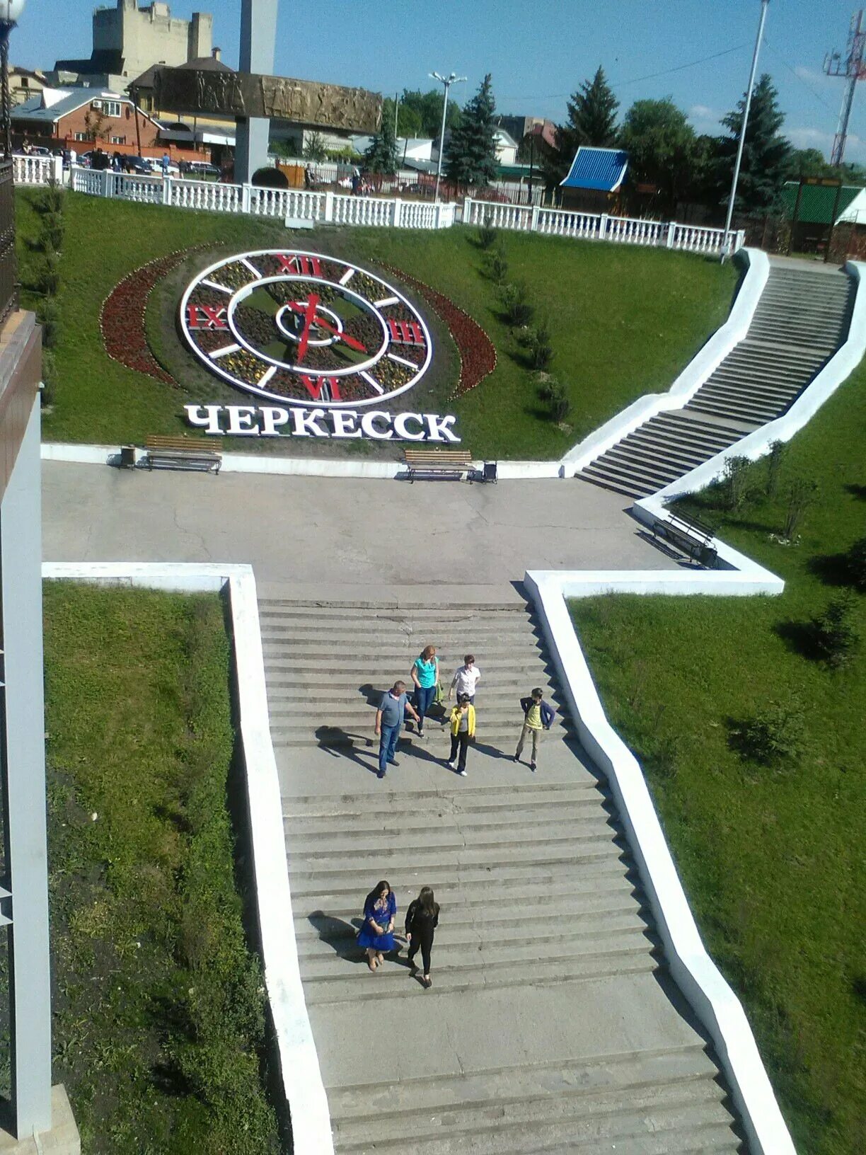 Черкесск парк зеленый остров. Карачаево Черкесия зеленый остров. ПКИО зеленый остров Черкесск. Черкесск зеленый остров набережная.