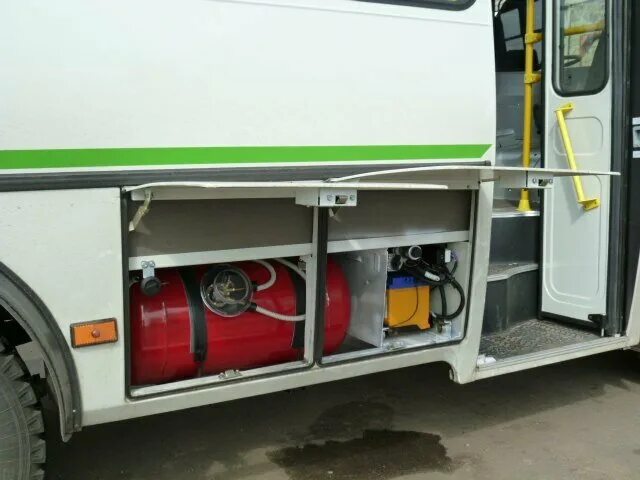 Автобус с газовыми баллонами на крыше. Паз 4234 гбо метан. Паз 32054 на газу на крыше 1. Паз 4234 гбо метан. Газовый баллон в автобусе москвы.