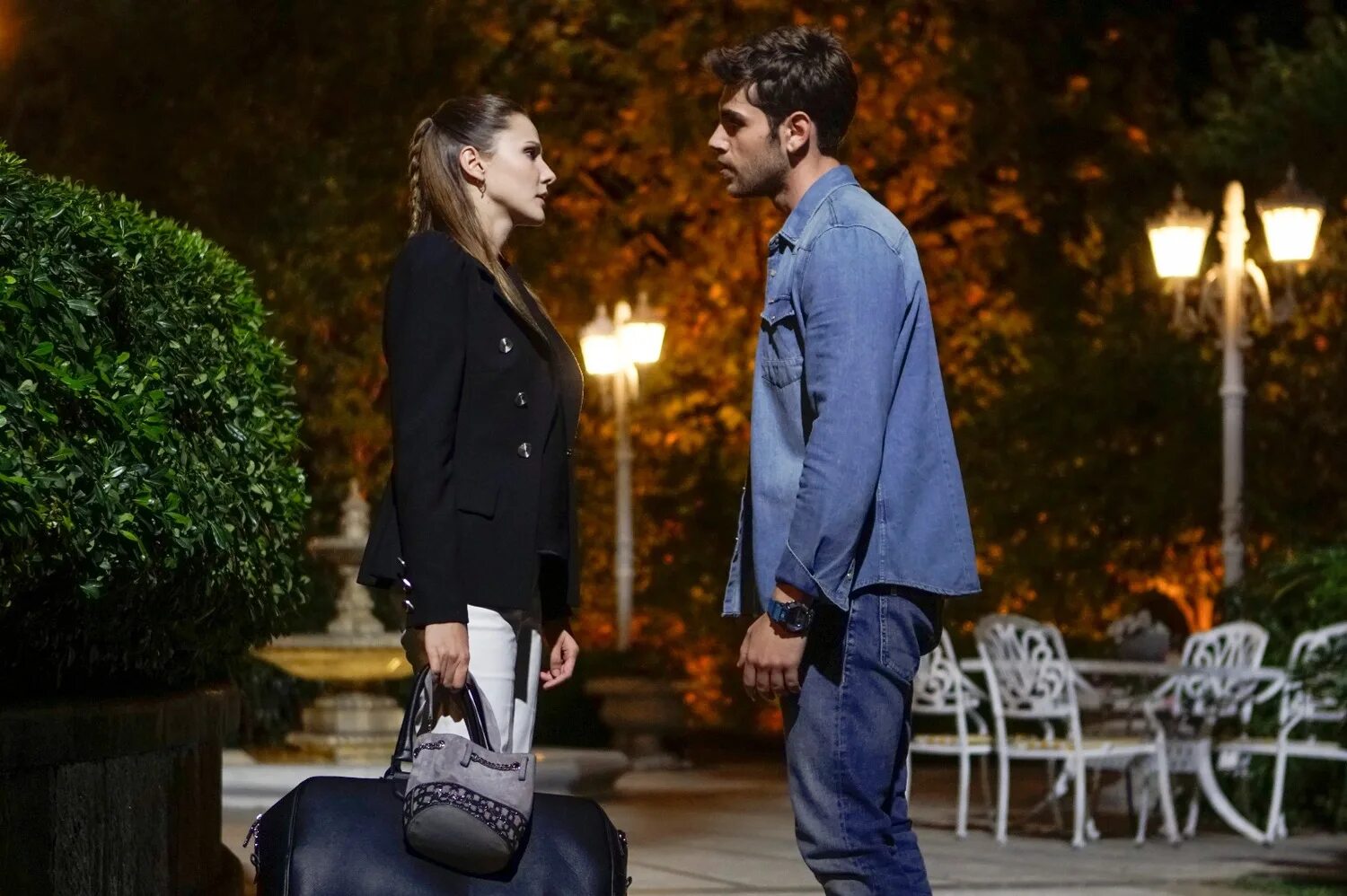 Не отпускай мою руку 29. Азра и дженк. Не отпускай мою руку азра и дженк. Джемре гюмели. Актер альп навруз фотосессия.