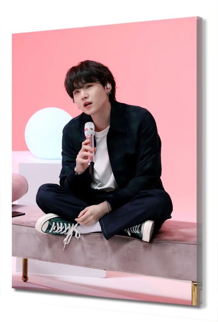 Yoongi bts. Участники бтс сюги. Шуга бтс. Шуга бтс. Юнги бтс самокат.