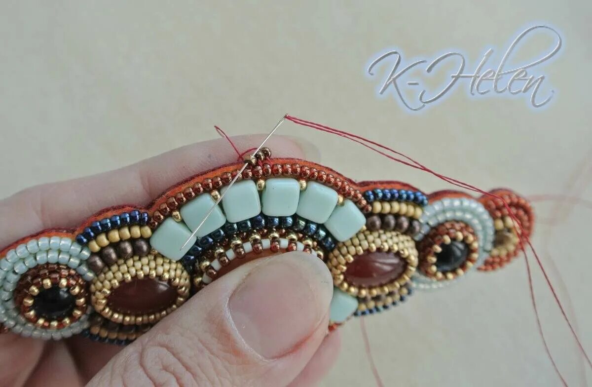 Обшивка края броши бисером. Обшить край броши бисером. Край бисером. Обшивание края броши. Обшивка броши бисером по краю.