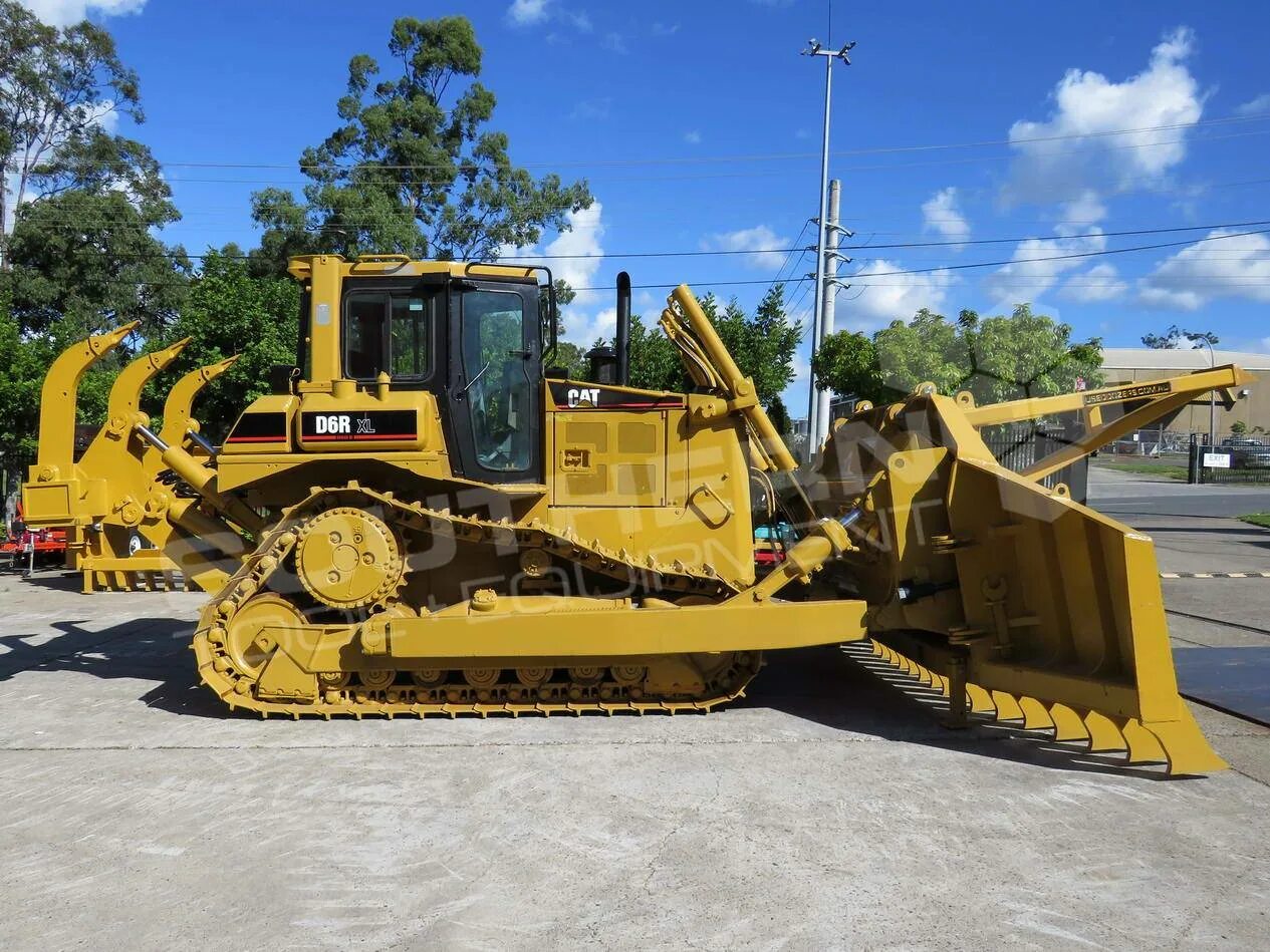 Бульдозер Caterpillar d6r. Катерпиллер 6 бульдозер. Гусеничный бульдозер Caterpillar d6 GC. Caterpillar d6r XL.