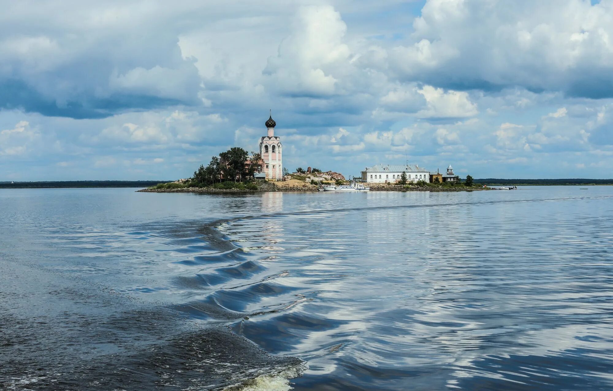 Кубинское озеро. Спасо-каменный монастырь Вологда. Кубенское озеро Вологда. Кубенское озеро Вологда Пески. Кубенское озеро Вологодский район.