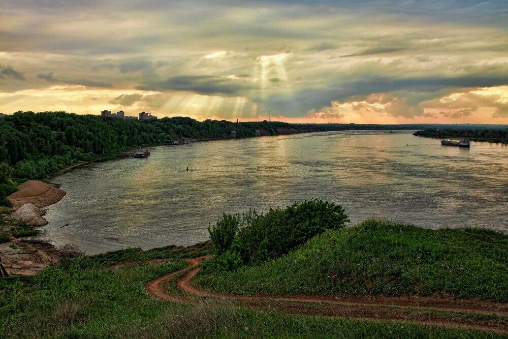 Волга полноводная река. Дубна волга пляж. Рельеф реки волга. Усинский залив самарская. Камское устье татарстан кама и волга.