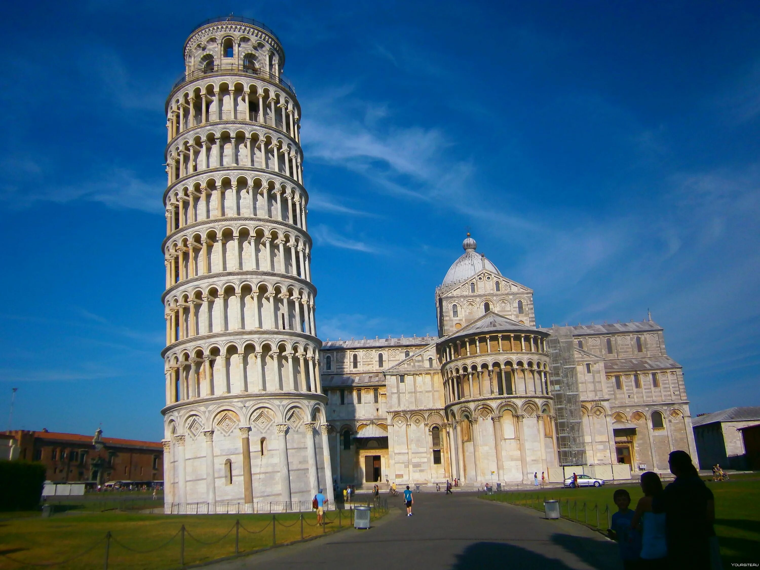 Мадрид пизанская башня. Башня класс. Пизанская башня италия кратко. Пизанская башня италия. Пизанская колокольня.