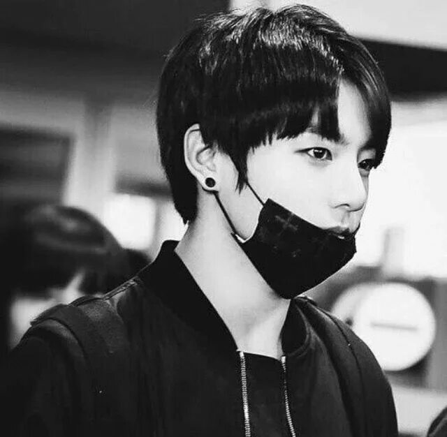 Чимин твой парень. Jeon jungkook aesthetic. Горячий чон чонгук. Чонгук из бтс плачет. Bts чонгук плачет.