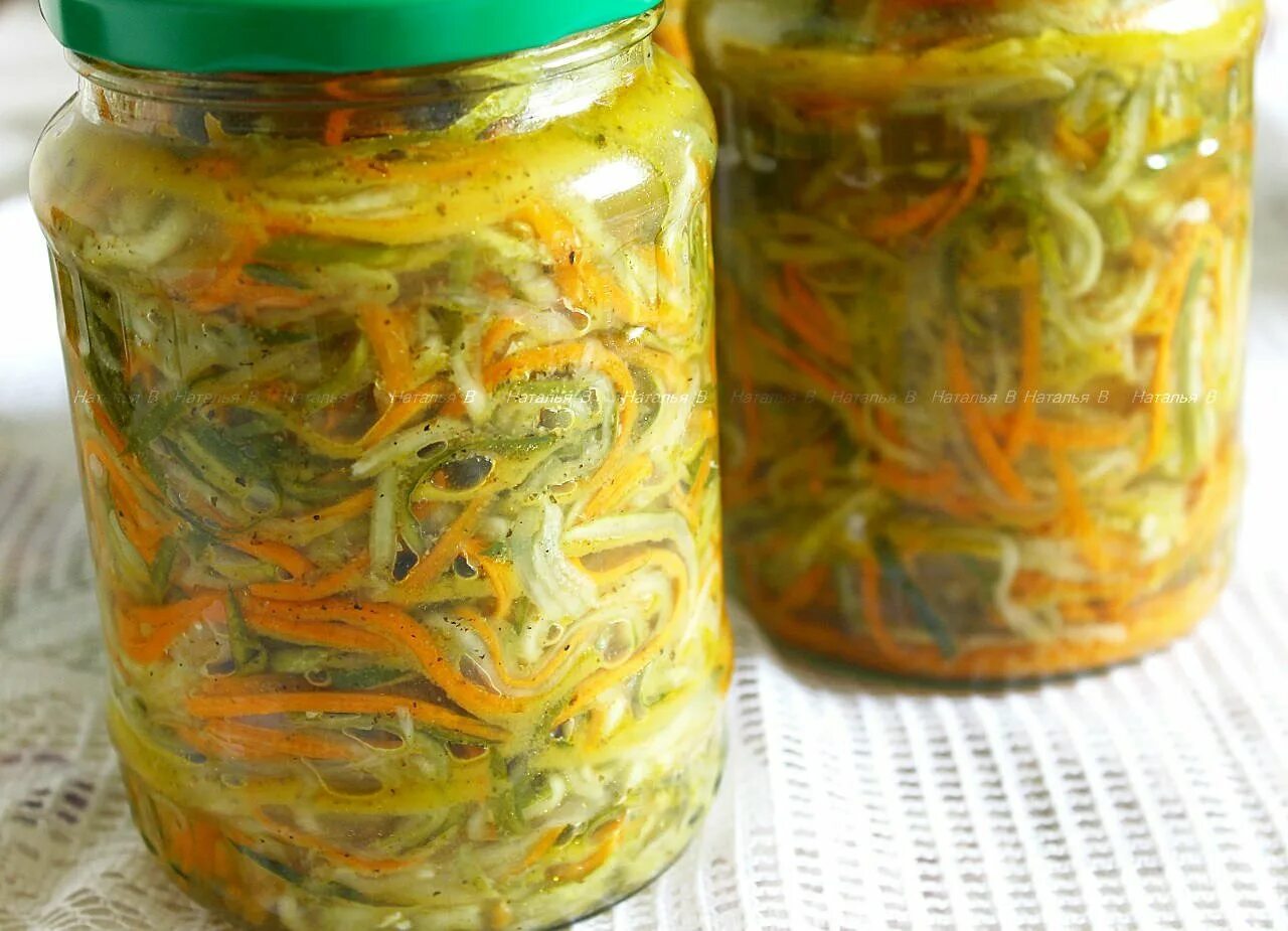 Какой на зиму огурцы. Огурцы по-корейски на зиму самый. огурцы по-корейски с морковью. салаты на зиму. салат из огурцов на зиму.