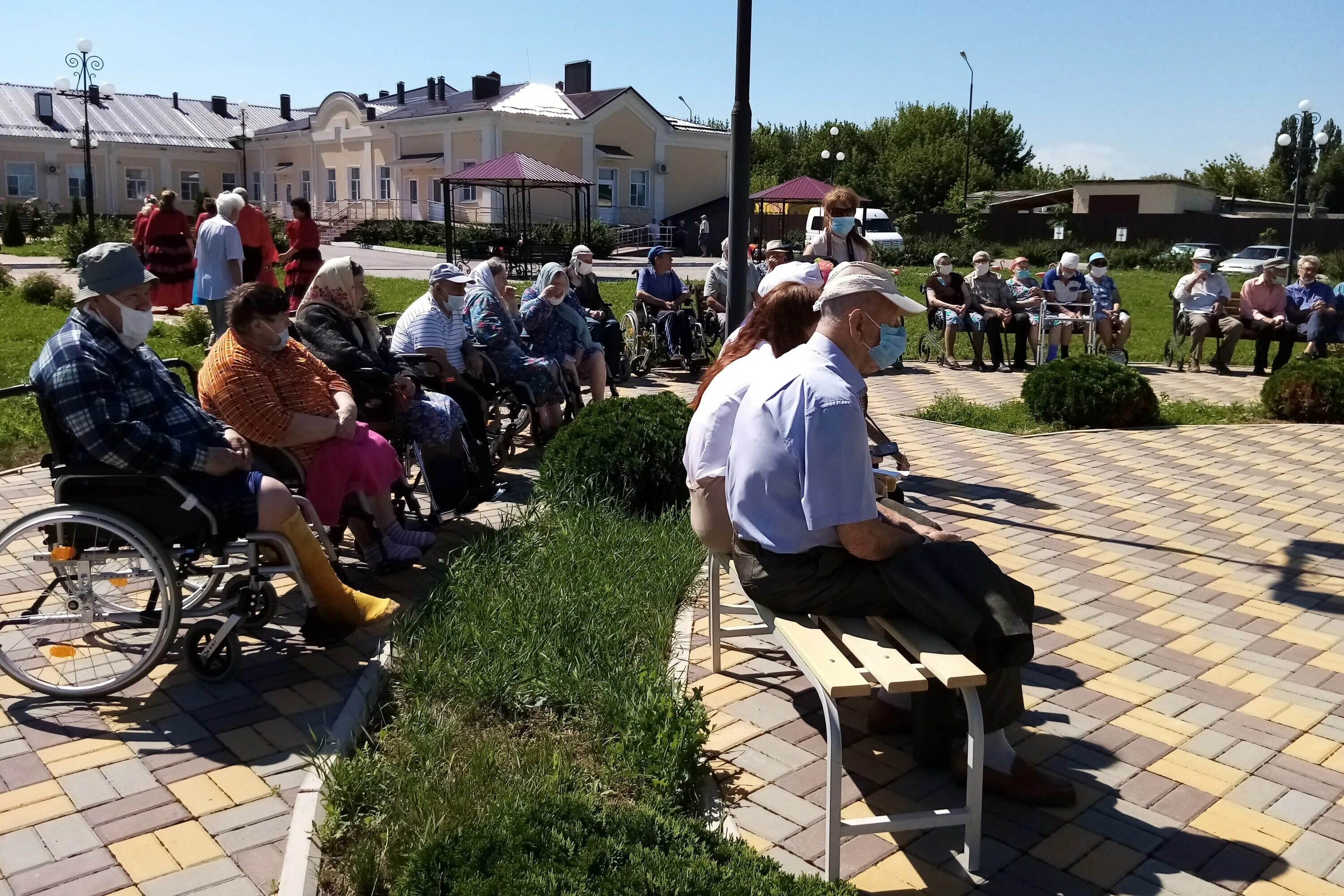 Дом престарелых Воронежская область. Пансионат для пожилых людей в Ростовской области. Велик нов пансиона для прест. Дома престарелых в Воронежской области.