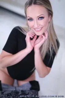 Красивые фотографии Adira Allure.