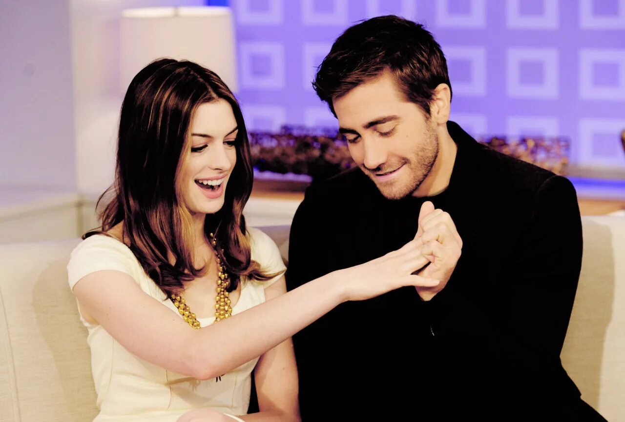 Джейк джилленхол и энн хэтэуэй. Джилленхол и хэтэуэй. Фотосессия энн хэтэуэй и джейка джилленхола. Энн хэтэуэй и джейка джилленхола. Энн хэтэуэй и джейк гилленхаал.