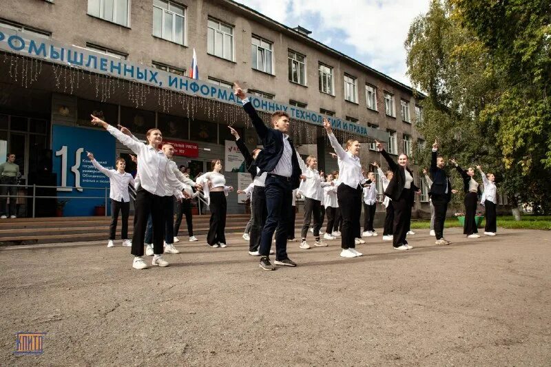 Кемгу колледж промышленных информационных. Колледж кпитп кемерово. Ул терешковой 35 кемерово. Школа 32 новосибирск. Среднетехнический факультет кемгу.