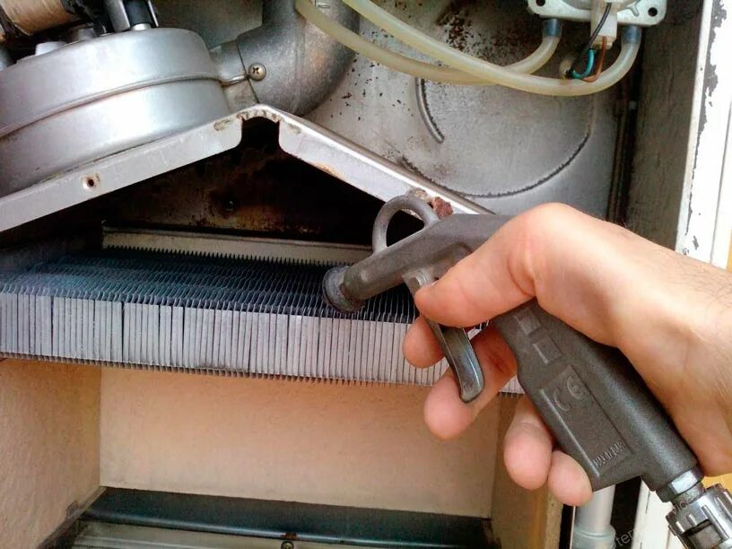 Прочистить теплообменник котла. Очистка теплообменника газового котла. теплообменник на настенные котлы промывка. промывка теплообменника котла. промывка теплообменника газового.