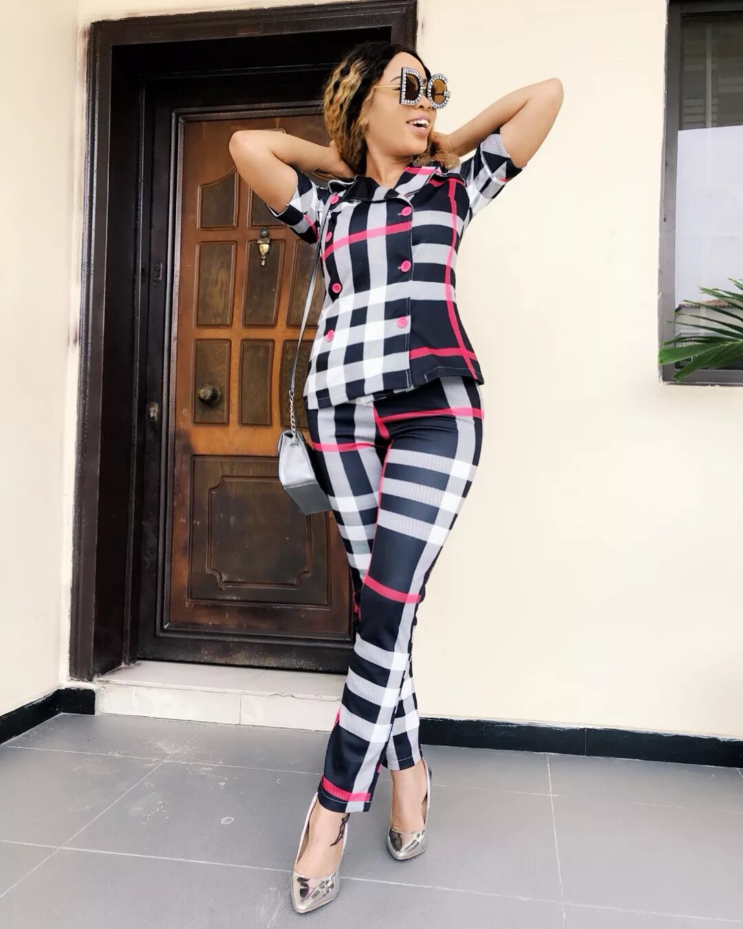 Нина болдт певица. Nina gives. Нина добрев мет гала 2022. Nina болдт. Нина болдт.