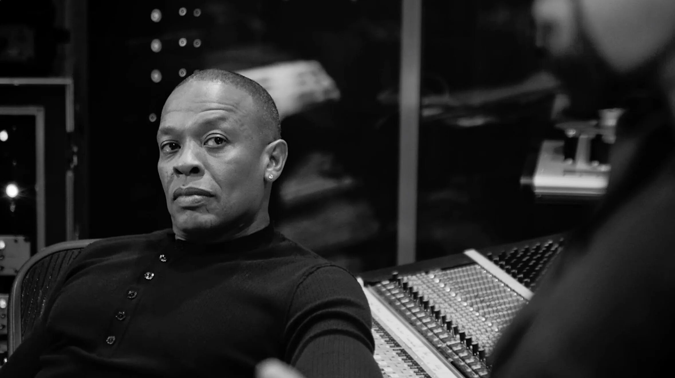Рэпер доктор. Доктор дре. студия доктора дре. dr dre 2025. доктор дре в молодости.