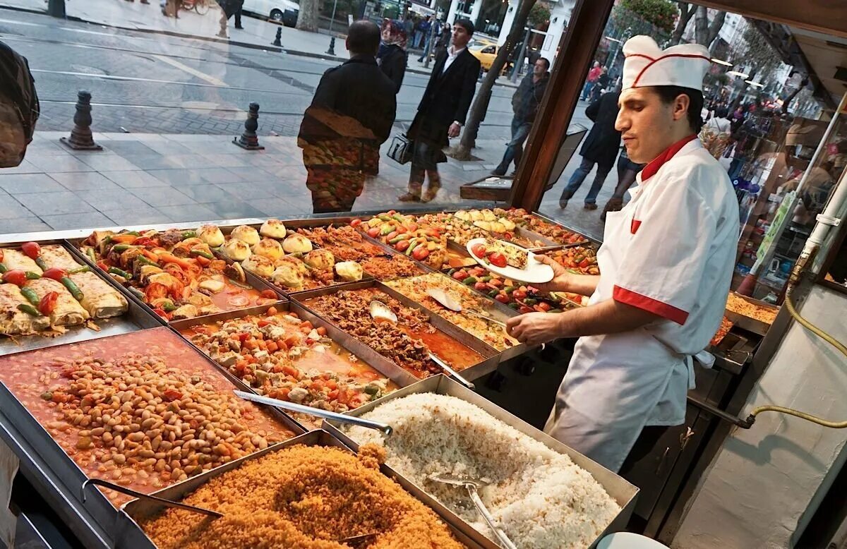 Где поесть в самарканде. Турецкий симит Стамбул. Стрит фуд в Турции. Симит торговец Стамбул. Турецкая уличная еда в Стамбуле.