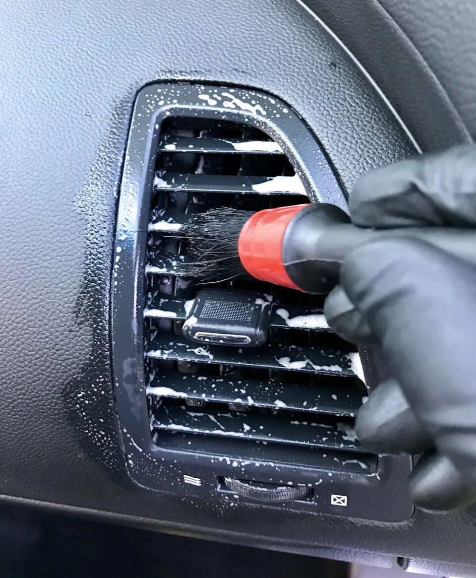 Чистка вентиляции. Как почистить воздуховод. Очиститель дефлекторов воздуховодов автомобиля. Чистка воздуховодов. Оборудование для прочистки вентиляции.