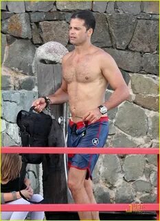 David Charvet is still a freaking hottie! 