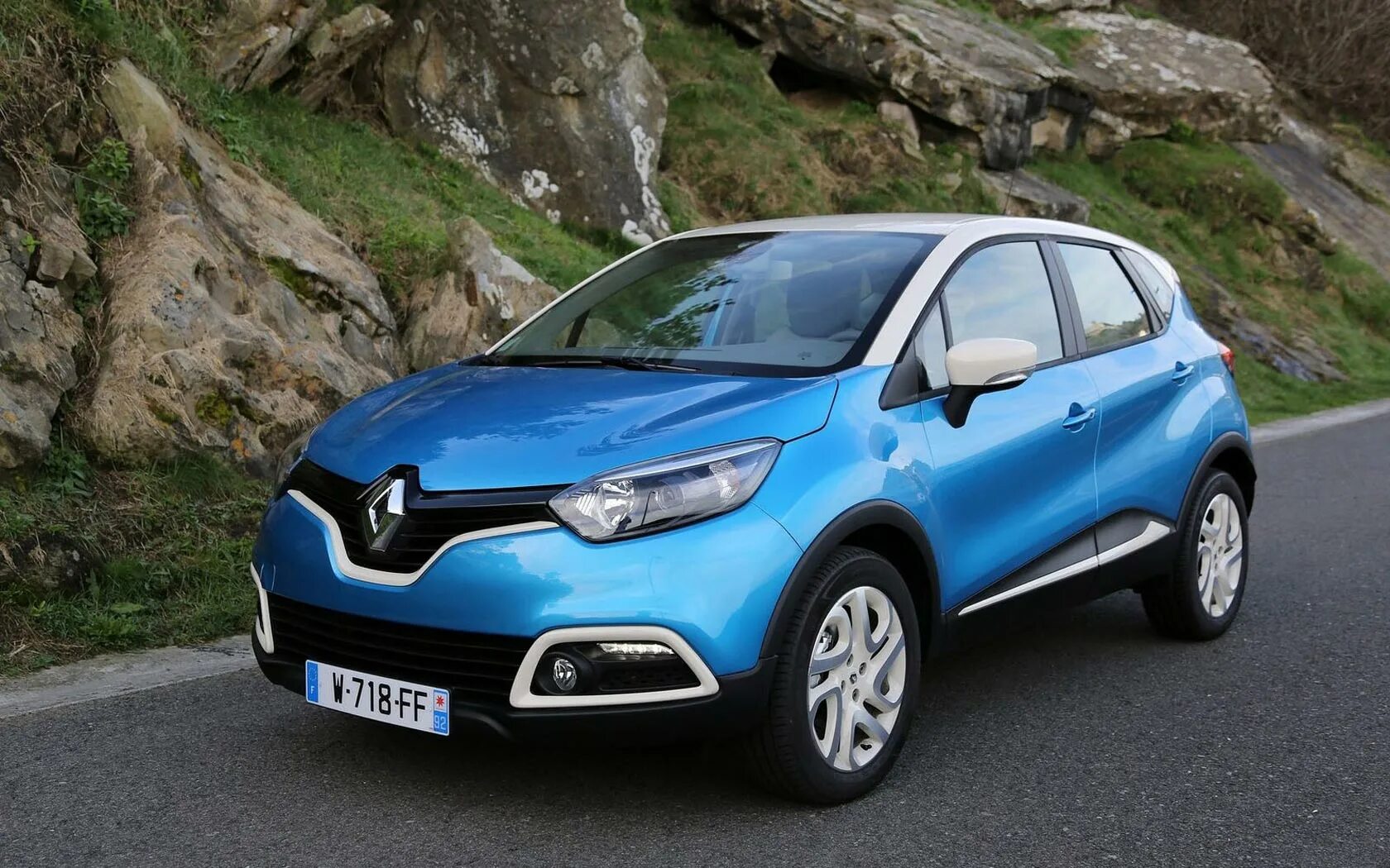 Рено где. Рено Логан Каптур. Рено Каптур синего цвета. Renault Captur Blue. Renault Captur голубой.