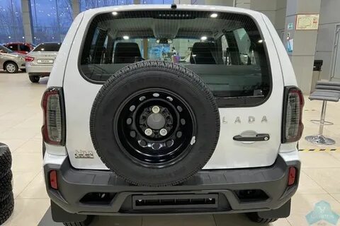 Нива тревел задние