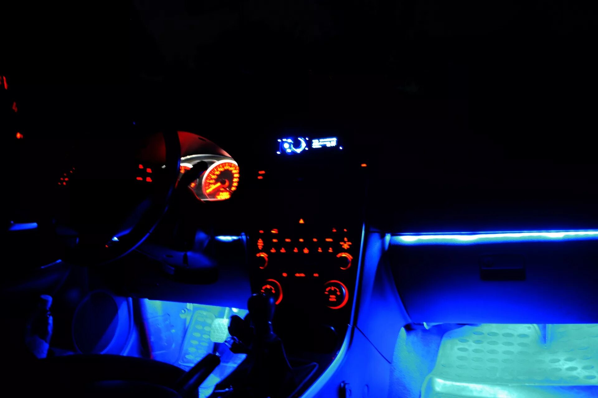 Неоновая подсветка Мазда 3 БК. Mazda 3bk неоновая подсветка. Mazda RX 8 неоновая подсветка. Неоновая подсветка в Мазда 6.