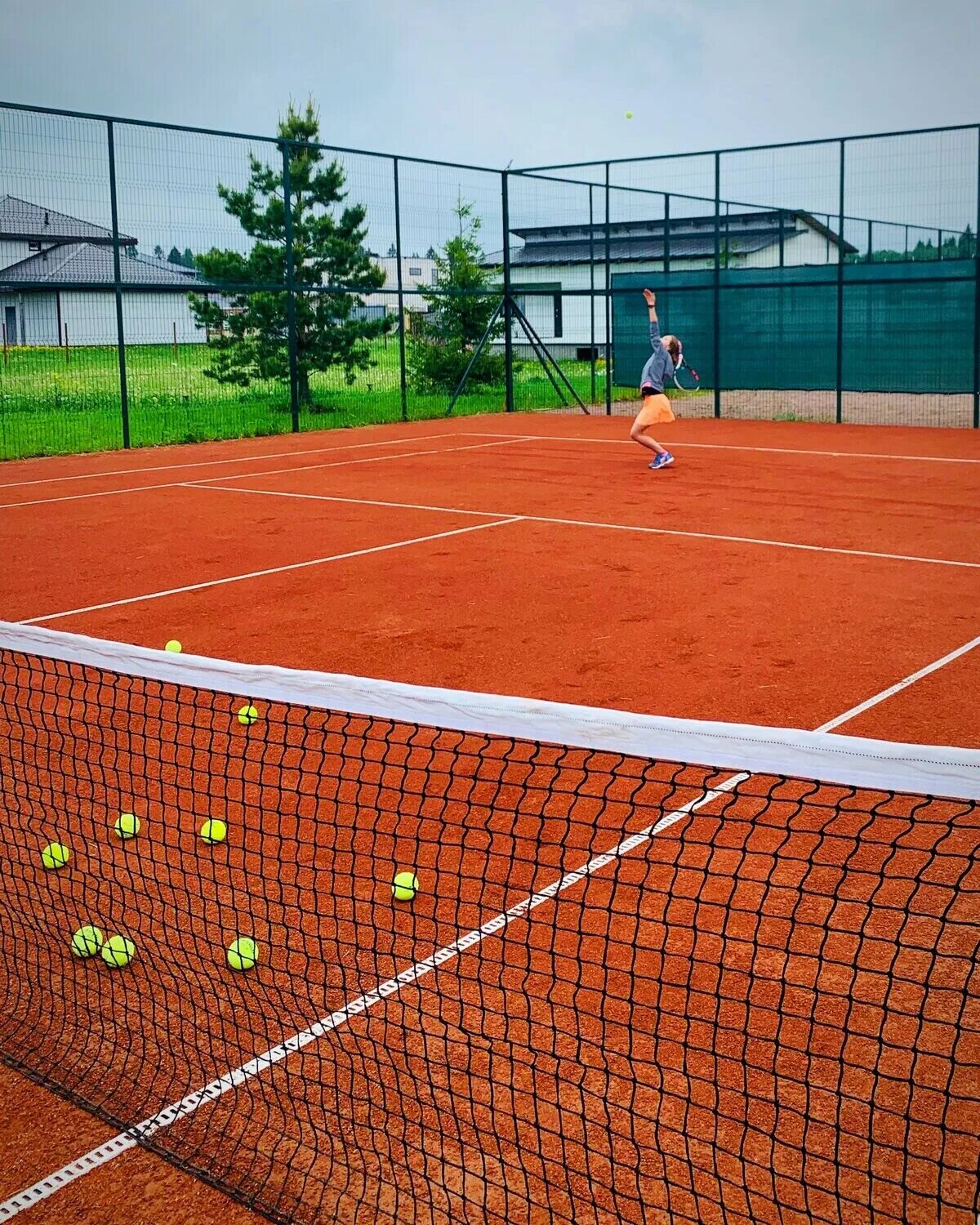 Теннисный корт. Теннис корт. Открытый теннисный корт. Теннисная площадка.