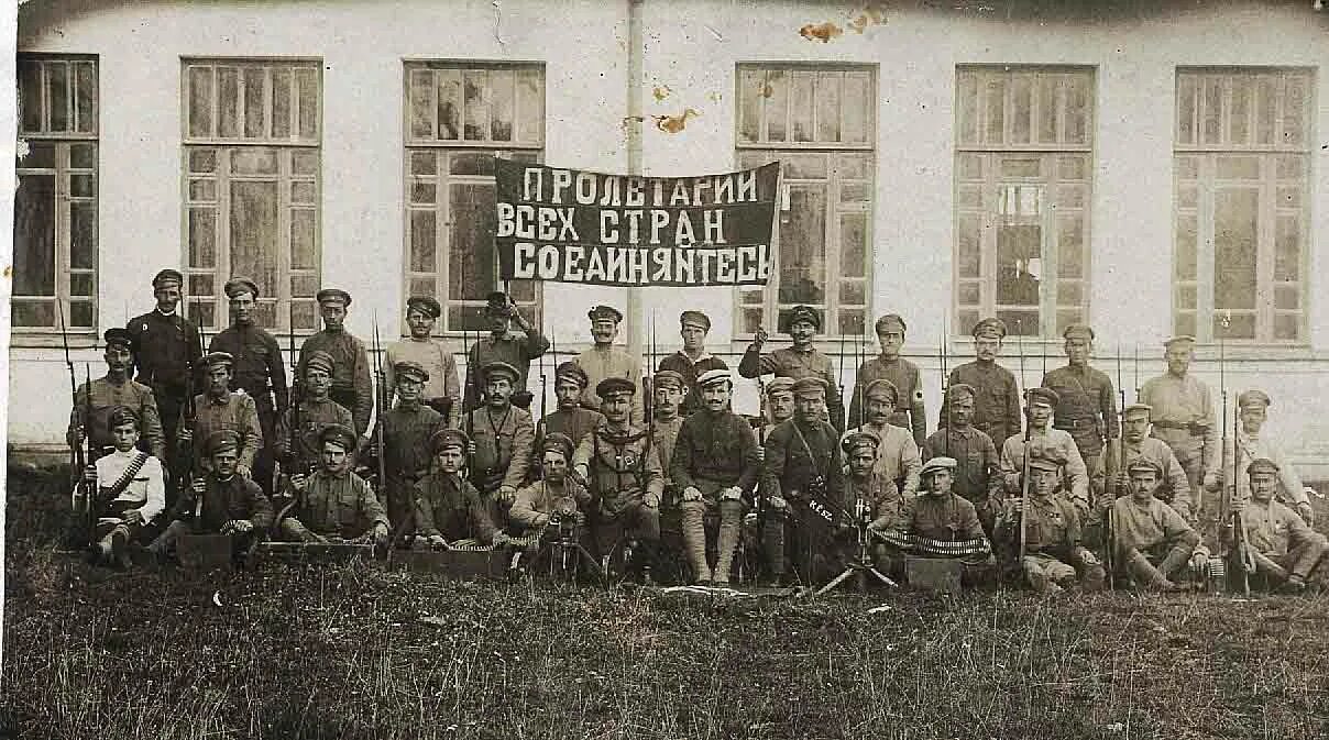 Дзержинский и сотрудники вчк. Калинников чекисты картина. Вчк чекист. Комиссар нквд смерш. Страна чекистов.