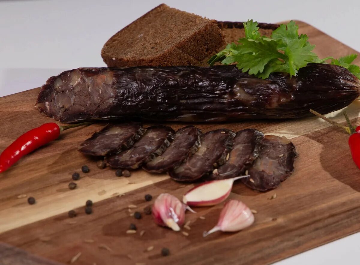 Домашняя колбаса из конины. Конина колбаса. Бастурма суджук. Конская колбаса казылык. Казы колбаса.