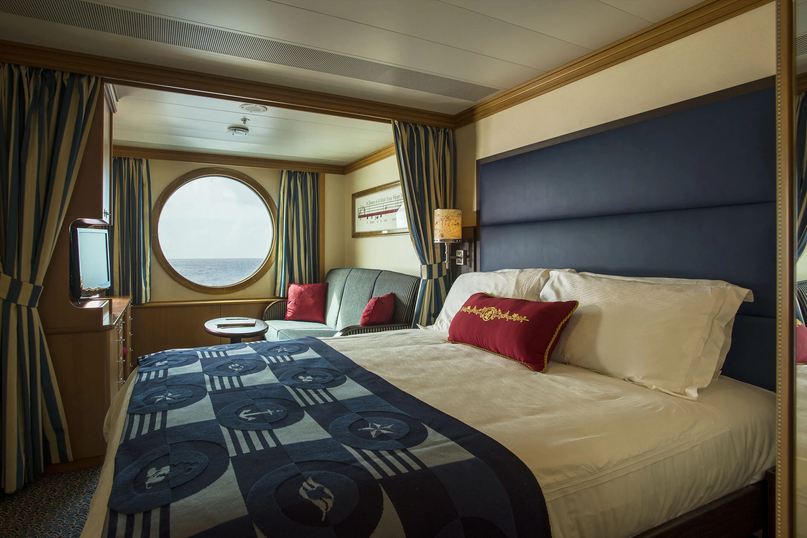 Каюта звуки буквы. Msc круизы каюты. дисней лайнер каюта. каюта корабля. каюта с иллюминатором.
