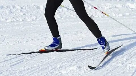 Skate skiing
