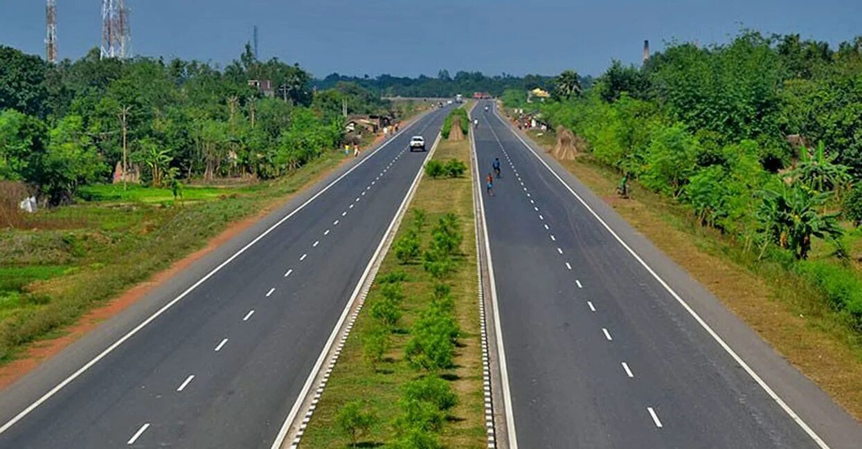 Lane road. Ашкюди Highway. Four Lane Road. Квадрилатерал автомагистраль в Индии.