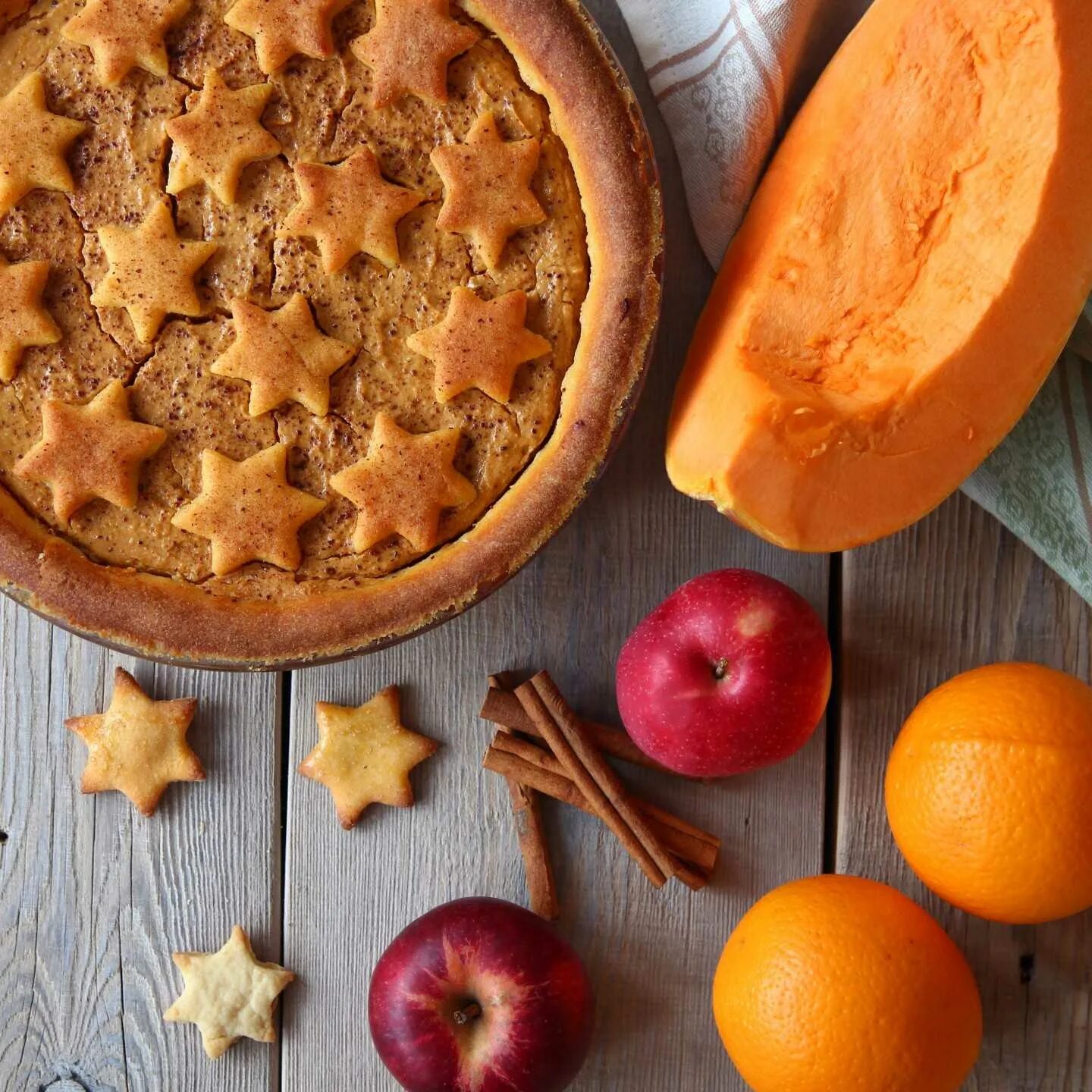 Тыквенно яблочный пирог. Американский пирог с тыквой. Тыквенный пирог с яблоками. Рецепт тыквенного пирога с яблоками. Пироги с тыквой.