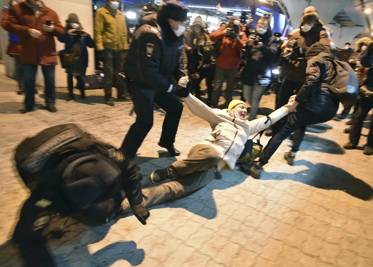 Навальный задержание 2021. Люди на митинге. Задержания протесты 23 января 2021.