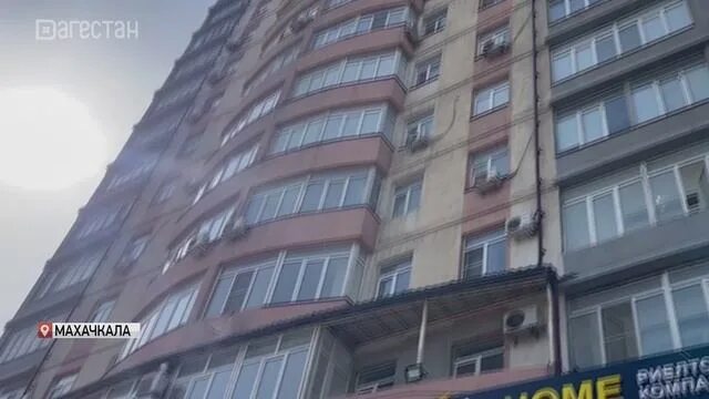 Махачкала девочка выпала. В махачкале девушка выпала из окна. Кот на джипе. Махачкала девочка выпала. Махачкала девочка выпала.