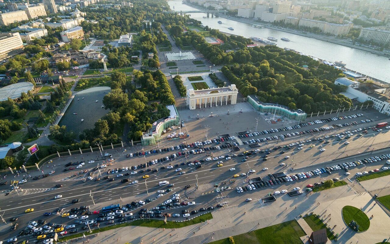 Крымский вал парк горького. Парк культуры Горького Москва. Парк Горького Москва с высоты. Парк Горького Москва сверху. Парк Горького партер.