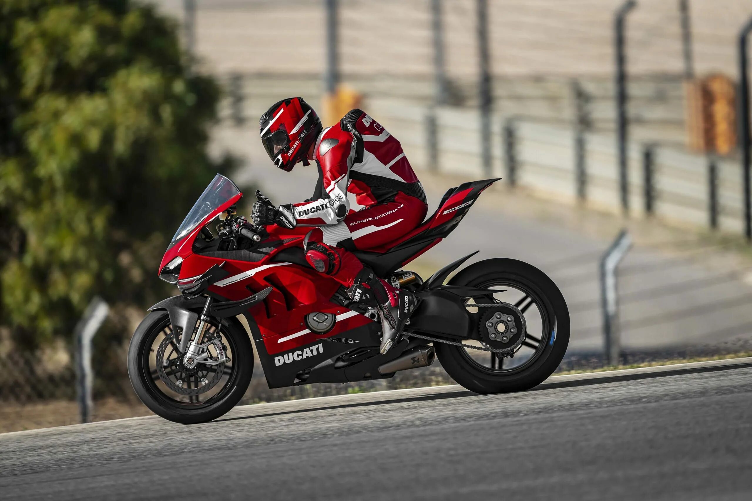 Беларускія байкі 4. Мотоцикл Ducati Panigale v4. Мотоцикл Ducati Superleggera v4. Дукати мотоцикл 2020. Дукати Панигале суперлеггера.