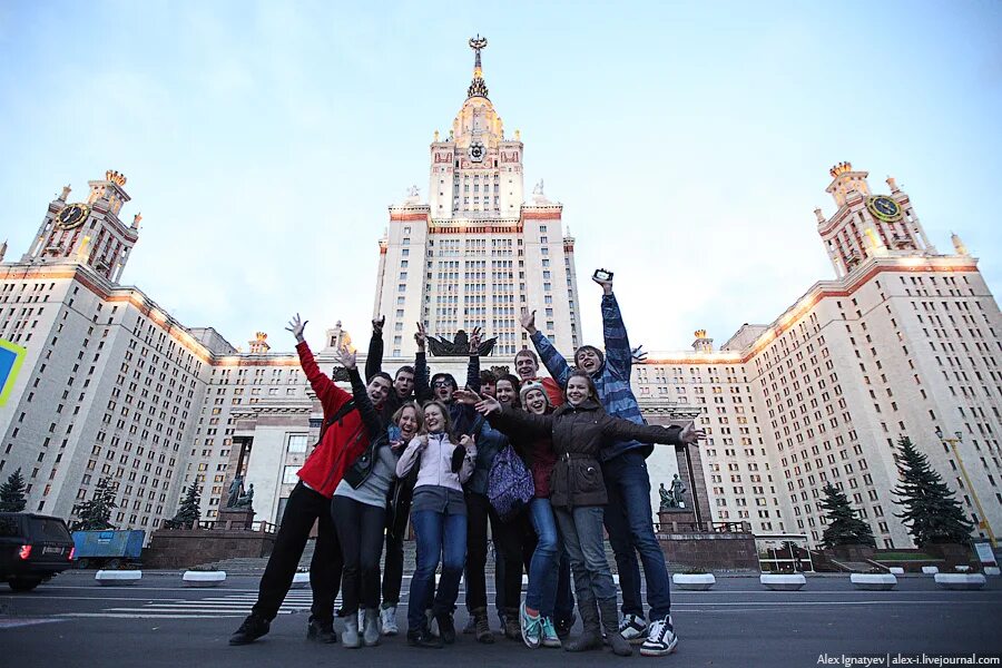 Мгу студенты. Студенчество мгу. Иностранные студенты мгу. Мгу 2021. Мгу ломоносова студенты.