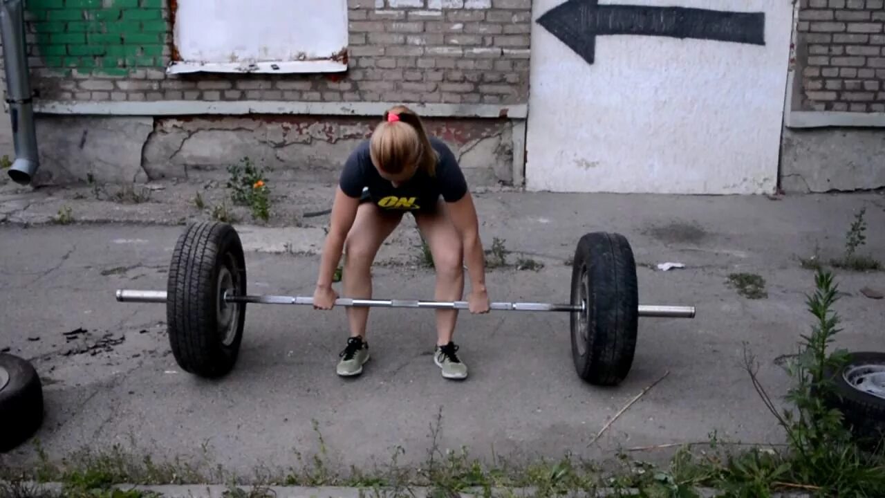 Качка колес. Штанга на колесах. Штанга из колес. Самодельная штанга. Самодельные штанги и гантели.