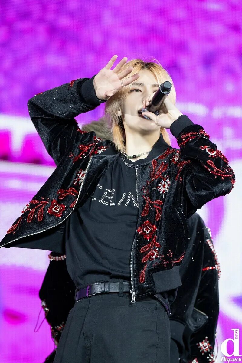 Концерт stray kids в москве 2019. Stray kids хёнджин с концерта. Stray kids super bowl. Stray kids концерт. Стрейкидс 2023.