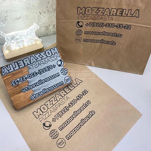 Печать логотипа на пакетах. Крафтовые пакеты с логотипом. Пуансон вырубка для пакета. Штамп с логотипом для упаковки. Крафтовые пакеты с печатью логотипа.