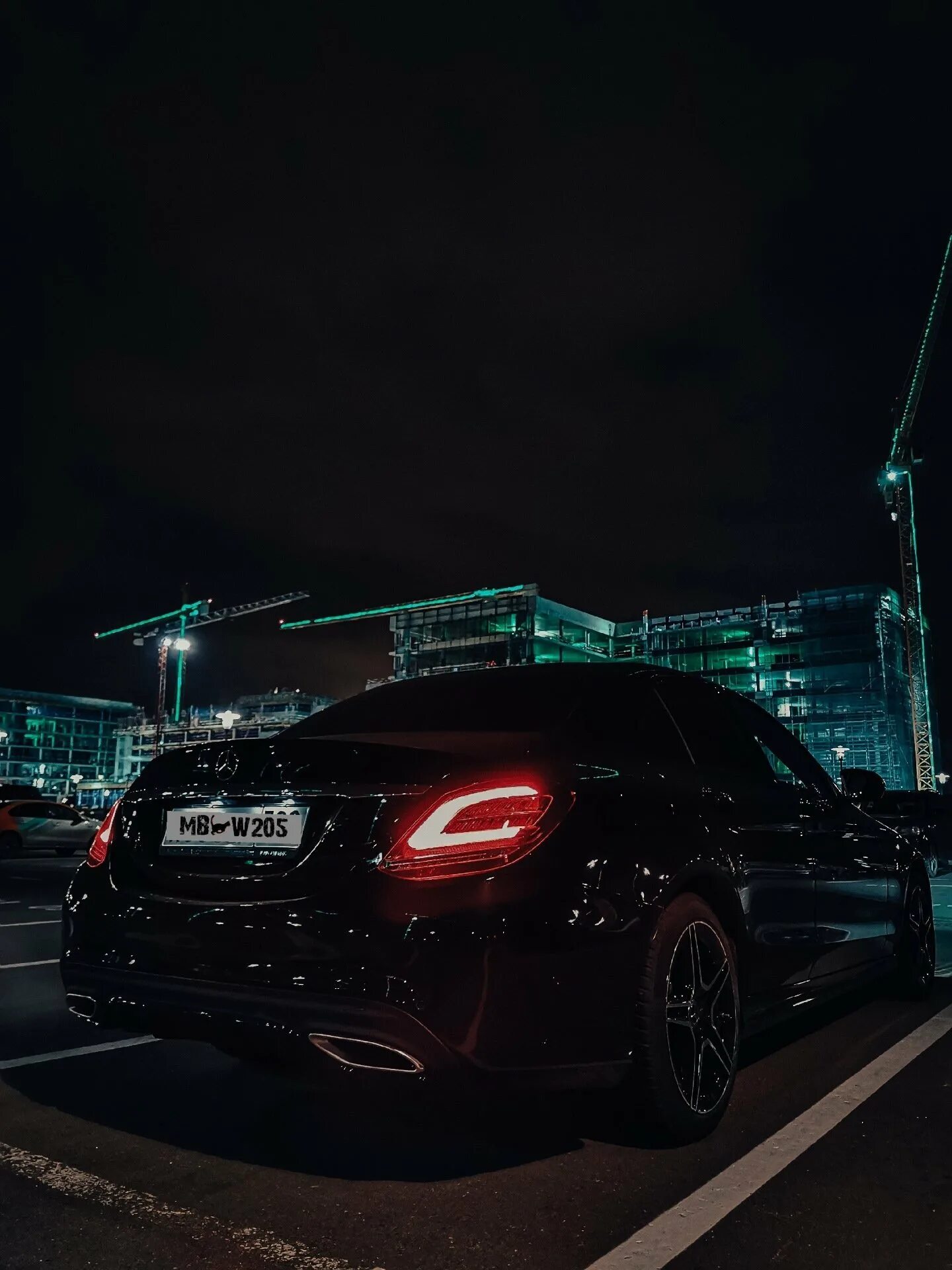 19 c ночью. Мерседес cls 63 amg черный ночью. мерседес амг с 63 в ночном городе. w205 mercedes ночью. мерседес c63 amg в темноте.
