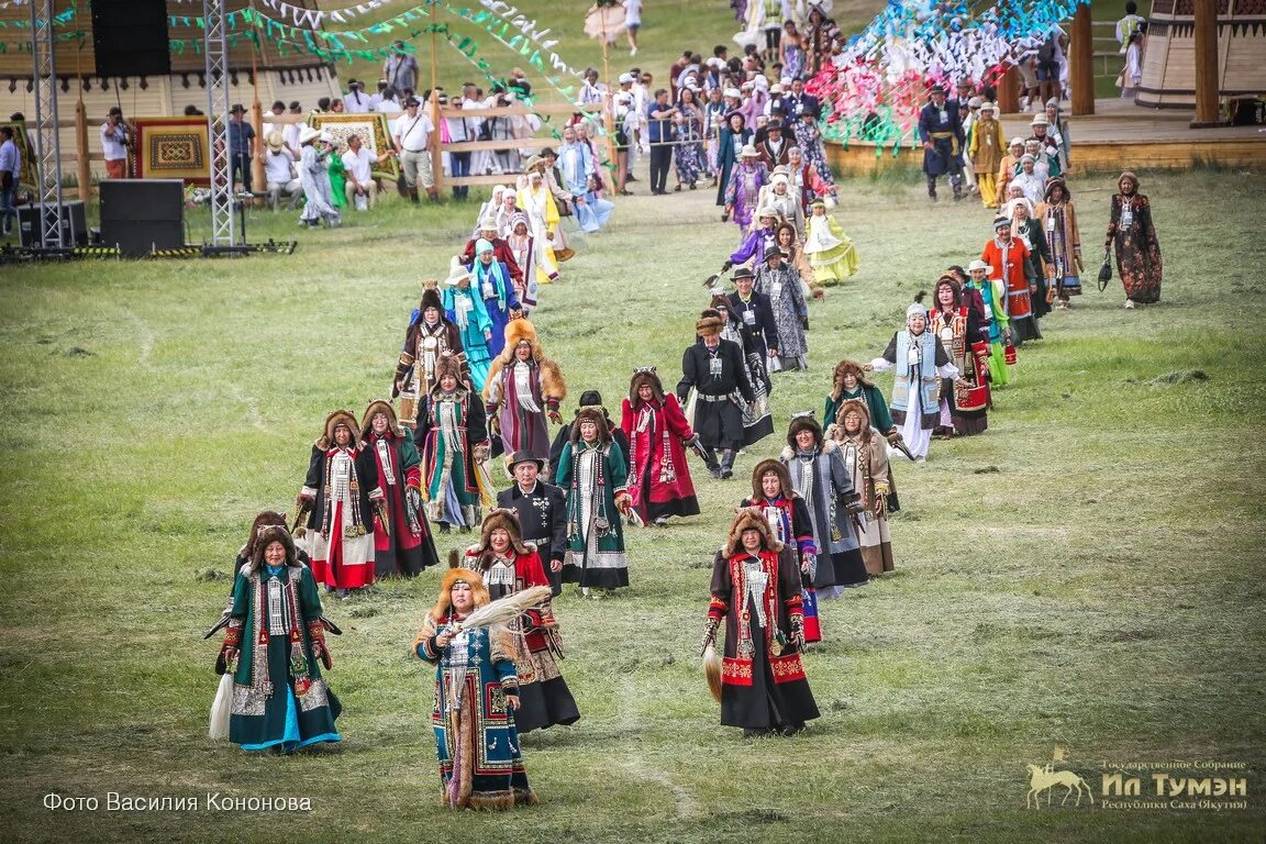 Город якутск ысыах. Якутский национальный праздник ысыах. Праздники саха якутия. Национальный праздник якутов ысыах. Якуты ысыах.