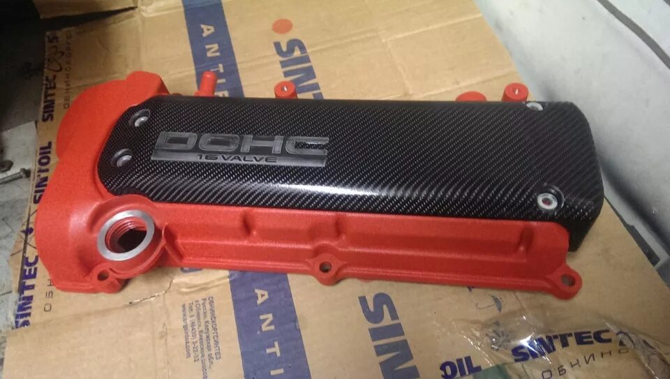 Красная крышка клапанов. Красная крышка клапанов. Клапанная крышка yamaha r1 2008. Крышка клапанная vr4. Крышка клапанной крышки мазда 5.
