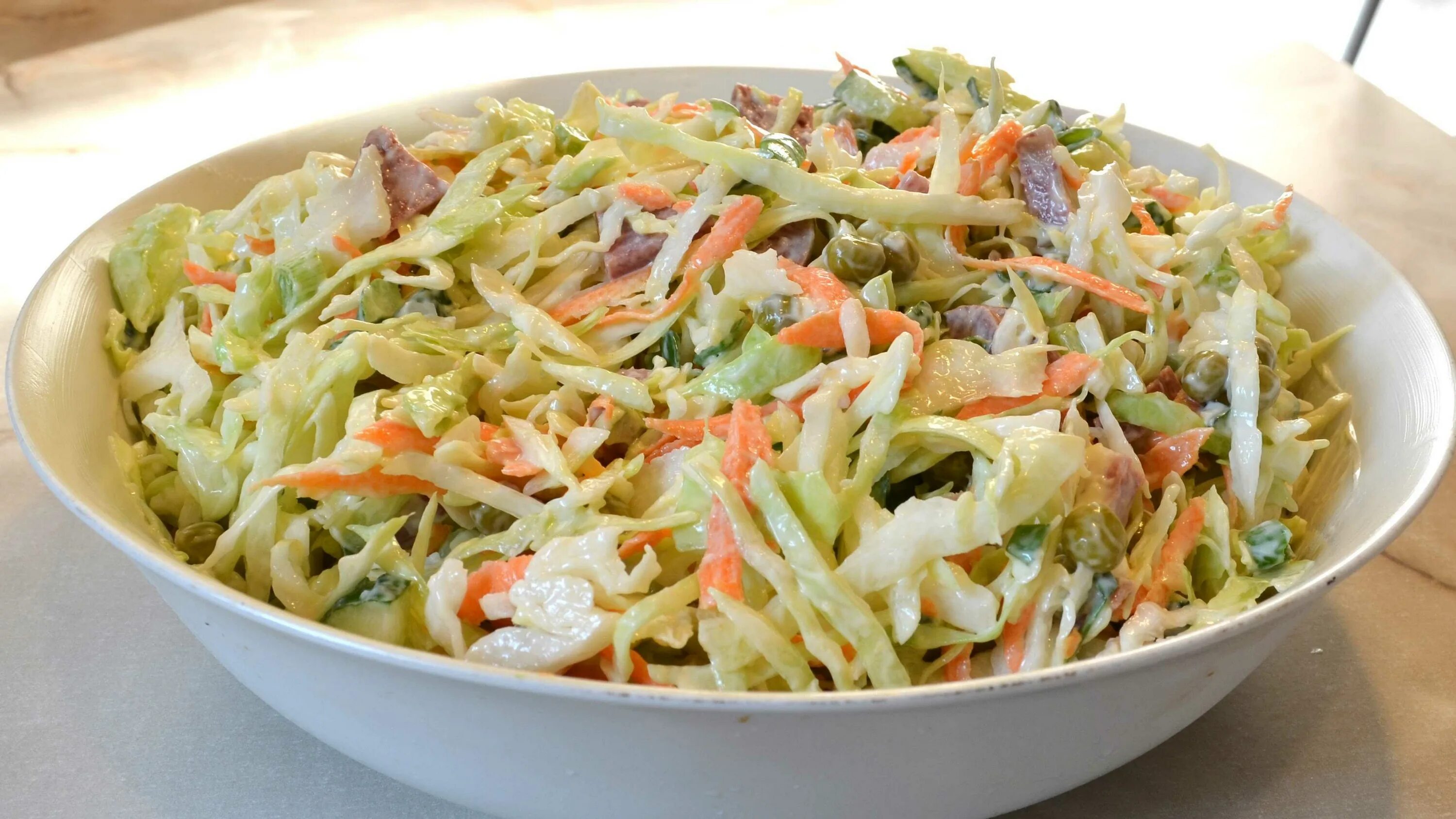 Капуста салат быстро и вкусно. Витаминный (капуста, перец, огурец, морковь) 100г - 35р. салат витаминный. овощной салат с капустой. салат капуста морковь огурец.