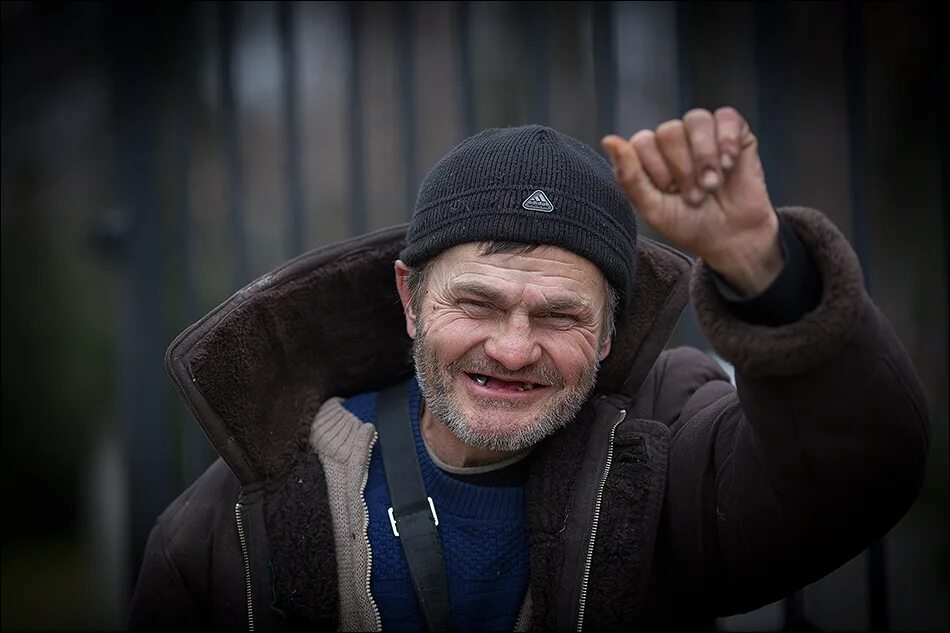 Веселый дед. Привет старичок. Смешной дед. Привет старик ты там