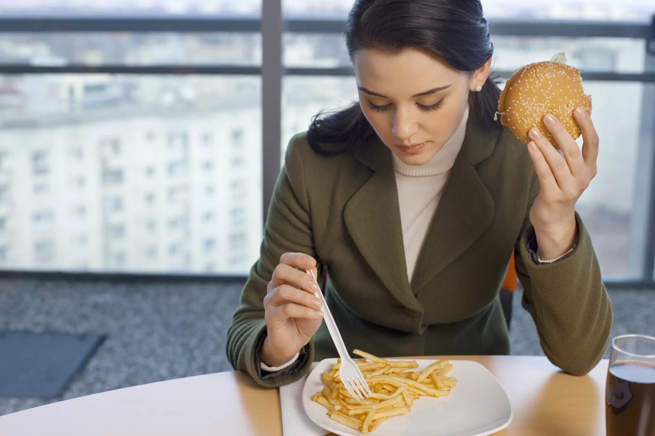 Пища современных людей. Питание в современном мире. Современная еда. Лишний вес. День борьбы с ожи ренеием.