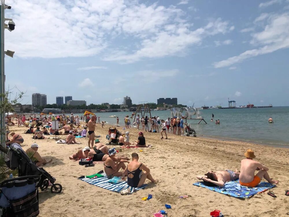 Почему пляж называется пляжем. Пляж фотини анапа. люди на пляже. детские пляжи. в городе и на пляже.