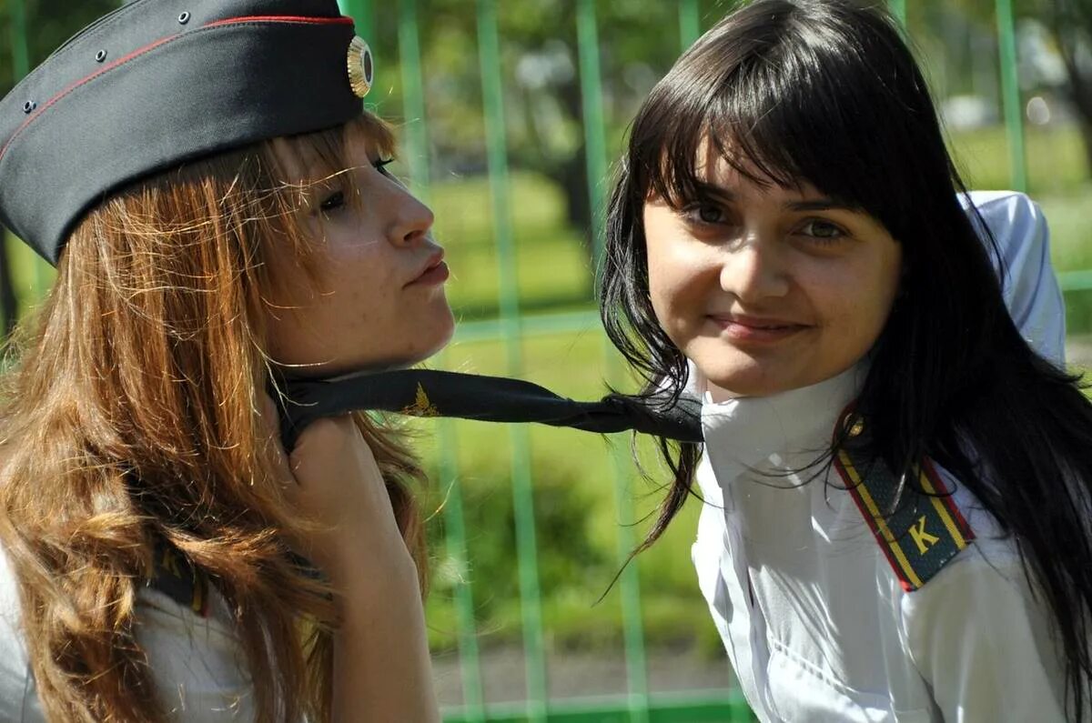 Полицейский комбинезон женский. Женщина полицейский. Горячие девушки полицейские. Красивые женщины полицейские. Русские девушки в форме.