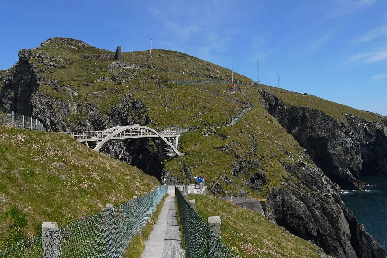 Mizen head. Mizen head ирландия. ирландия мизен. мизен хед ирландия фото. пешеходные мосты ирландии.