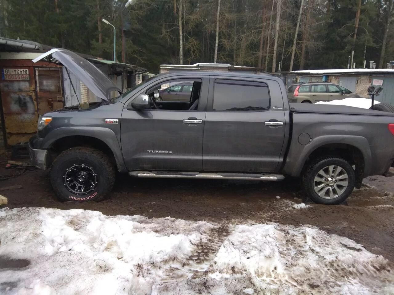 Toyota tundra r17. Тойота тундра 4х4. Колеса 35/12. Колеса для тундры для грязи. Шина тундра.